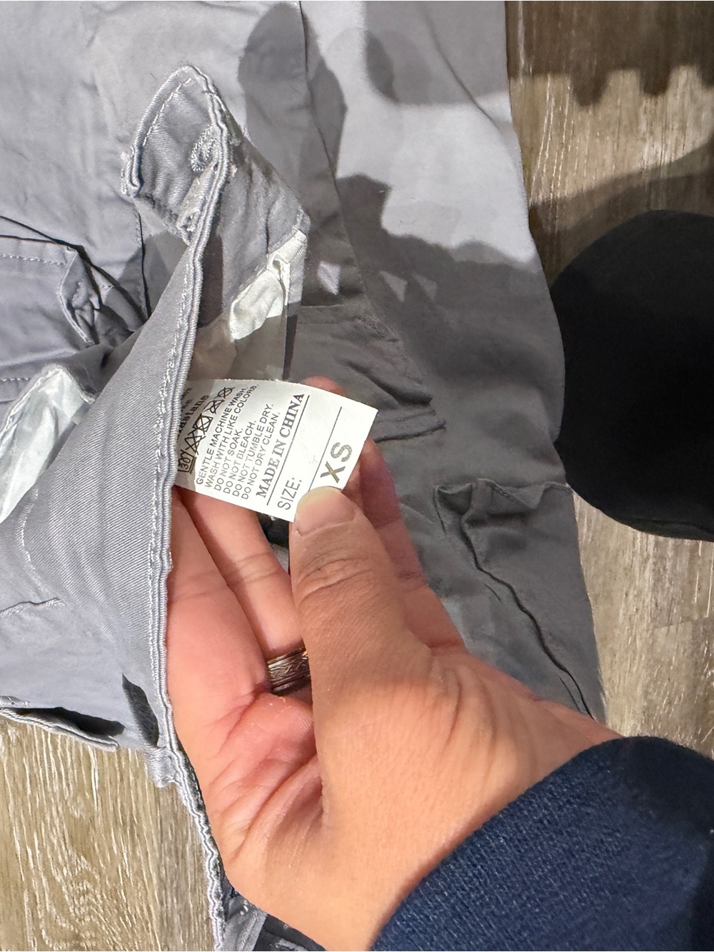 Woman’s cargo pants - Picture 3 of 3